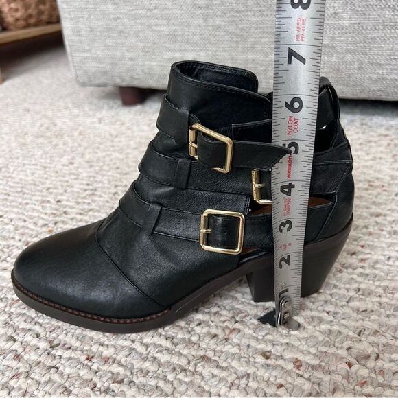 Steve Madden Repo Leather Cutout Heeled Booties - Picture 2 of 10